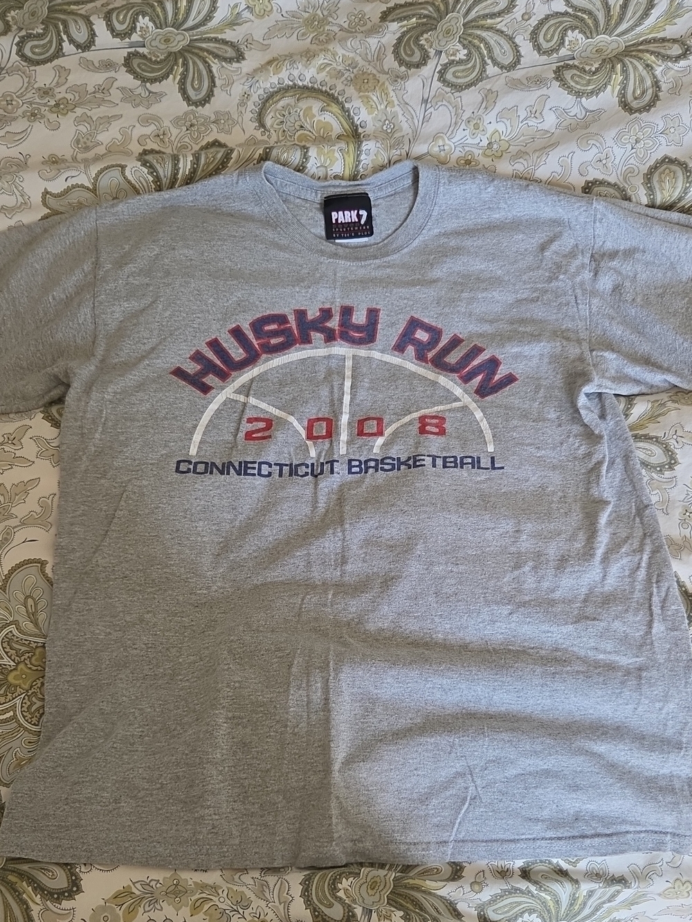 Vintage UCONN Huskies T-Shirt